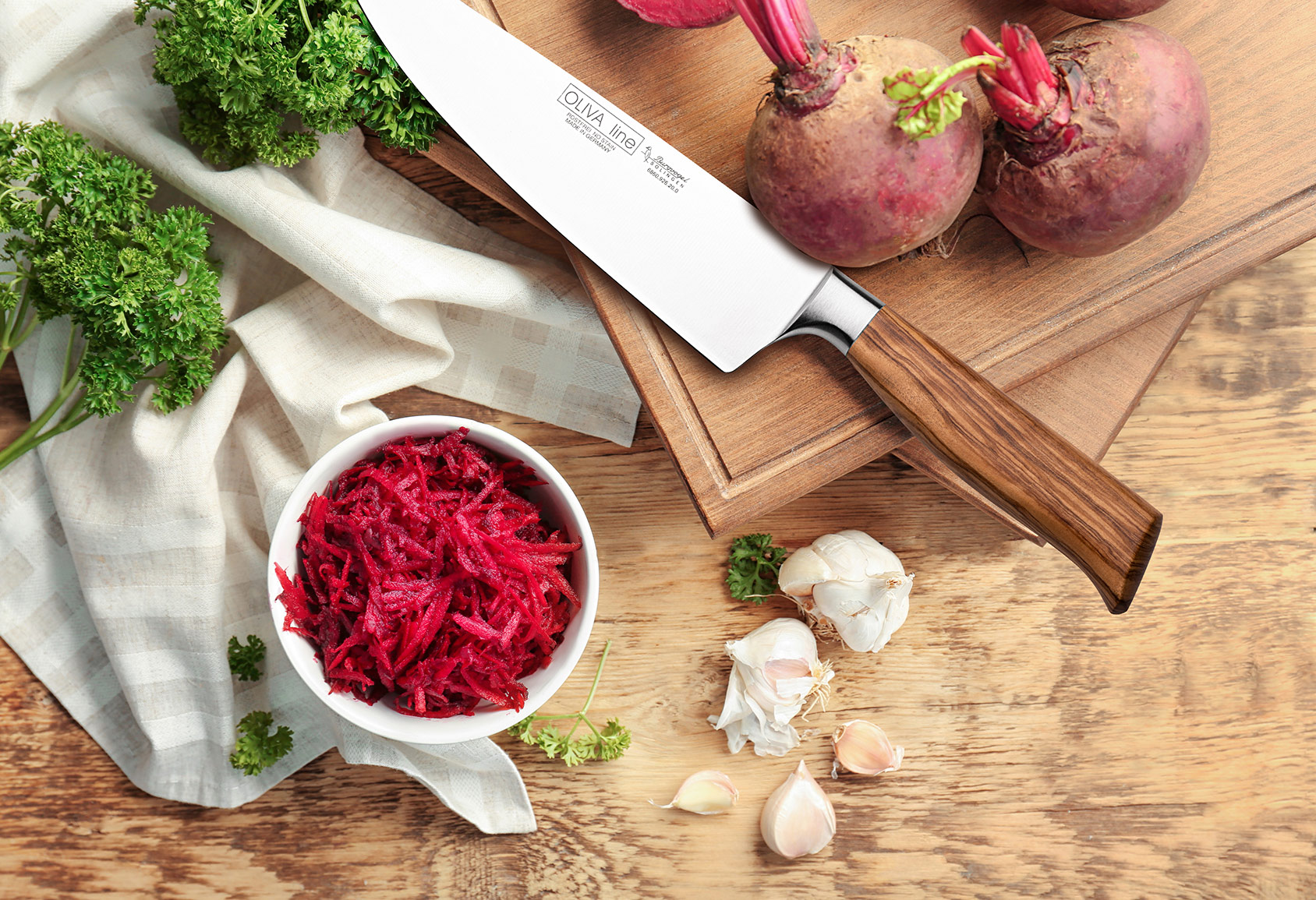 geschmiedetes Kochmesser mit Olivenholzgriff